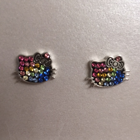 NWT 😺 LAST ONE! SILVER HELLO KITTY EARRINGS - Picture 4 of 6
